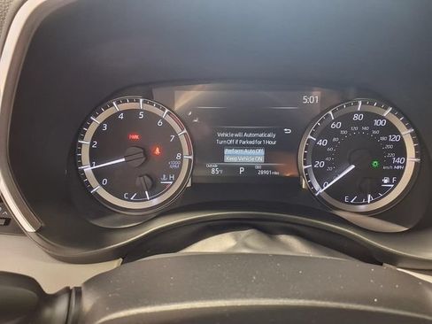 Used 2024 Toyota Highlander XLE AWD/4WD image 10