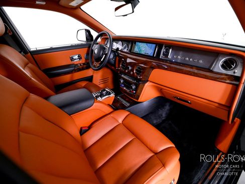Used 2018 Rolls-Royce Phantom Sedan image 34