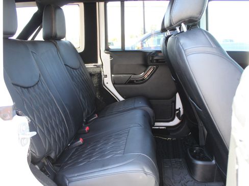 Used 2017 Jeep Wrangler Unlimited Sahara AWD/4WD image 20