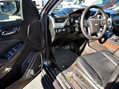 Used 2017 Chevrolet Suburban LT image 19
