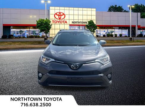 Used 2018 Toyota RAV4 XLE w/ Plus Extra Value Package AWD/4WD image 5