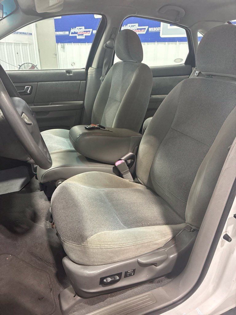 Used 2002 Ford Taurus SE FWD image 9