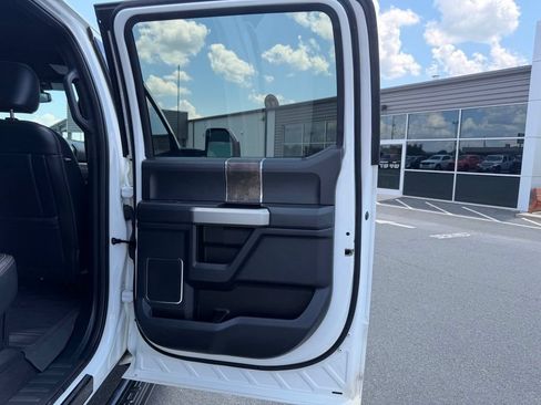Used 2022 Ford F250 Lariat w/ Black Appearance Package AWD/4WD image 37
