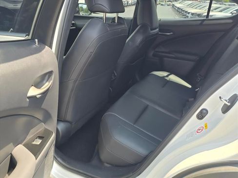 Used 2019 Lexus UX 200 w/ Premium Package FWD image 10