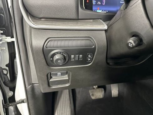 Used 2022 Jeep Wagoneer Series III w/ Flexible Seating Group image 39