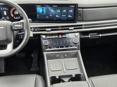 Used 2025 Hyundai Santa Fe SEL FWD image 16