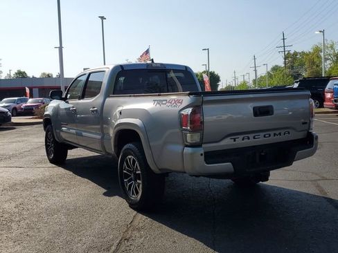 Used 2020 Toyota Tacoma TRD Sport w/ TRD Premium Sport Package AWD/4WD image 3