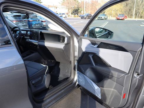 New 2026 Volkswagen Tiguan SE image 25