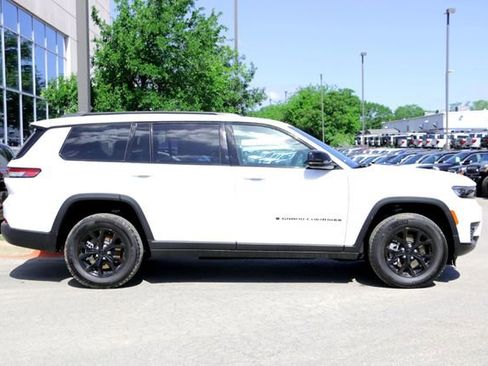 New 2025 Jeep Grand Cherokee L Altitude RWD image 4