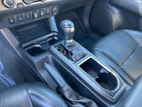 Certified 2019 Toyota Tacoma TRD Off-Road image 19