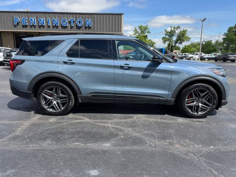 Used 2025 Ford Explorer ST AWD/4WD image 8