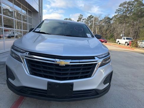 Used 2022 Chevrolet Equinox LS image 2