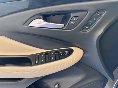 Certified 2018 Buick Envision Essence AWD/4WD image 26