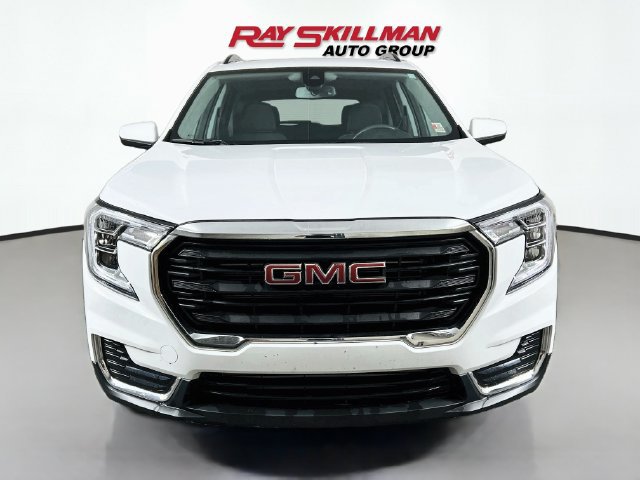 Used 2023 GMC Terrain SLE w/ Driver Convenience Package FWD image 2