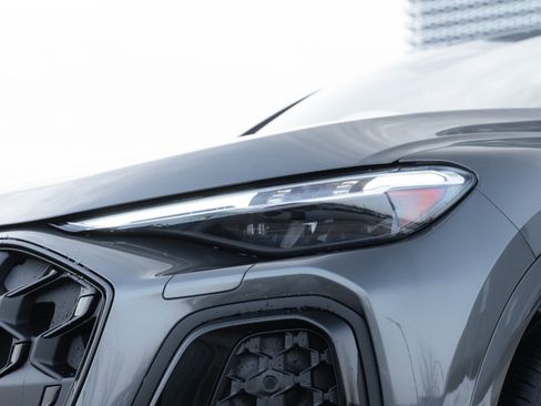 New 2025 Audi SQ5 Prestige image 42
