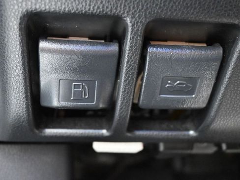 Used 2020 Toyota RAV4 XLE Premium FWD image 25