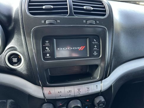 Used 2020 Dodge Journey SE image 17