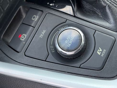 Used 2020 Toyota RAV4 XSE w/ XSE Grade Weather Package AWD/4WD image 15