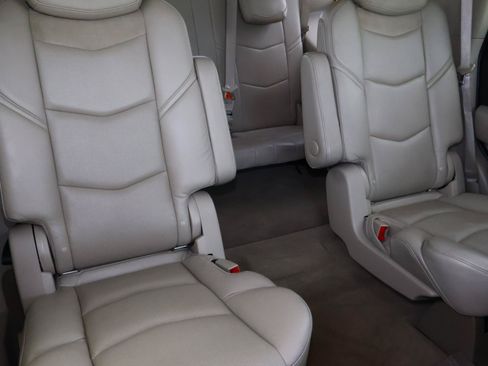 Used 2019 Cadillac Escalade Premium Luxury AWD/4WD image 26