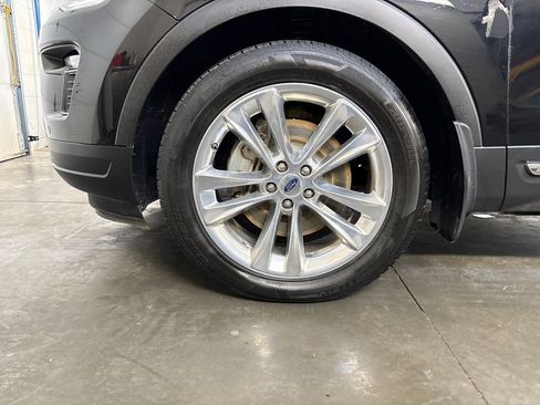 Used 2018 Ford Explorer XLT w/ Equipment Group 202A FWD image 34