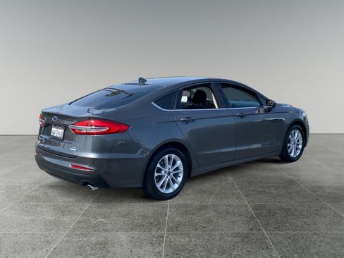 Used 2020 Ford Fusion SE FWD image 5