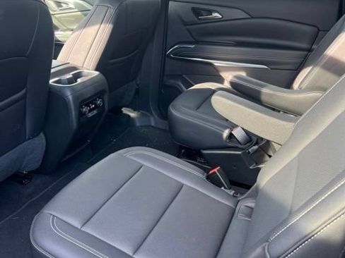 Used 2025 Chevrolet Traverse LT AWD/4WD image 17