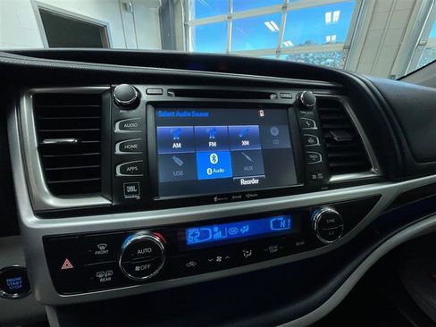Used 2016 Toyota Highlander Limited image 18