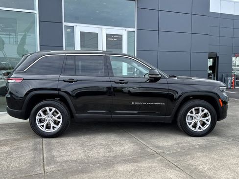 Used 2022 Jeep Grand Cherokee Limited AWD/4WD image 2