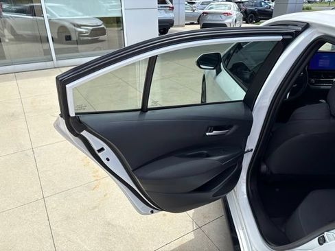 Used 2026 Toyota Corolla SE w/ SE Package FWD image 28