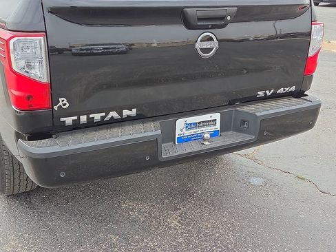 Used 2023 Nissan Titan SV AWD/4WD image 18