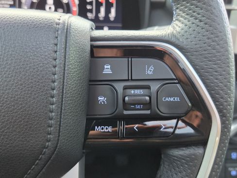 Used 2023 Toyota Tundra Platinum AWD/4WD image 32