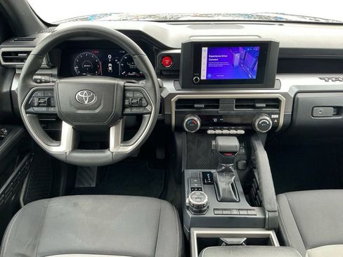 Used 2025 Toyota Tacoma TRD Off-Road AWD/4WD image 17