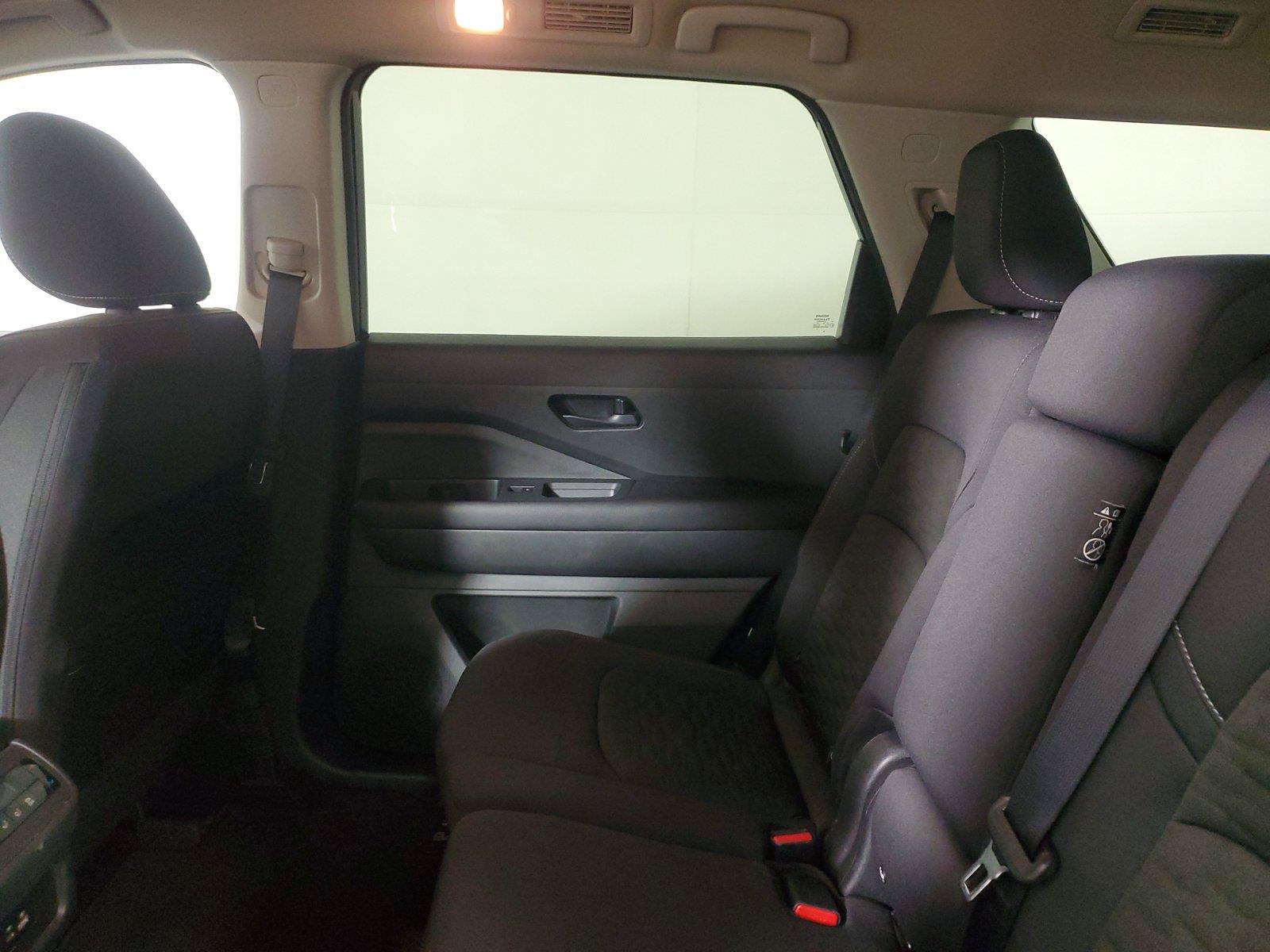 Used 2025 Nissan Pathfinder SV FWD image 10