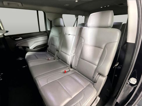 Used 2020 Chevrolet Suburban LT RWD image 18