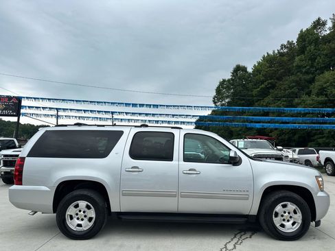 Used 2014 Chevrolet Suburban LT RWD image 8