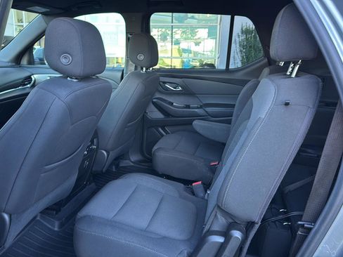 Used 2023 Chevrolet Traverse LT image 9