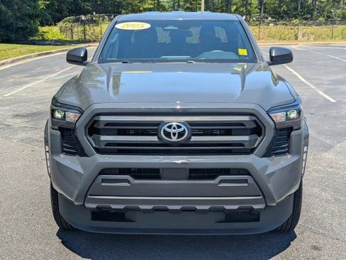 Used 2025 Toyota Tacoma SR AWD/4WD image 2