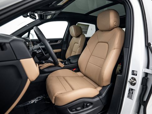 Certified 2026 Porsche Cayenne E-Hybrid image 5