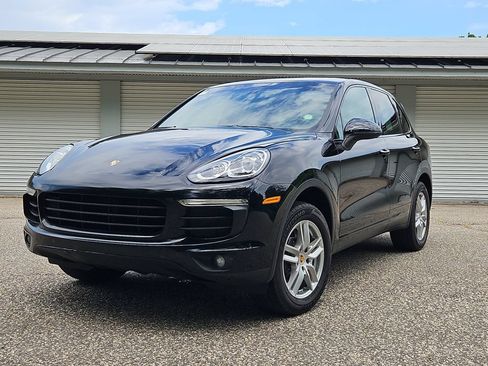 Used 2018 Porsche Cayenne AWD/4WD image 1