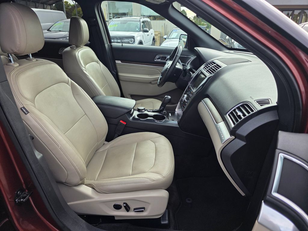 Used 2018 Ford Explorer Limited AWD/4WD image 26