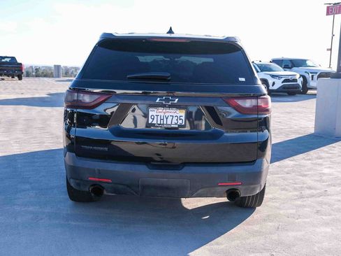 Used 2020 Chevrolet Traverse LS w/ LPO, Black Accent Package FWD image 5