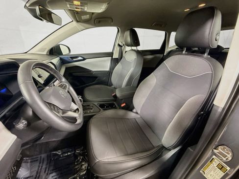 Certified 2023 Volkswagen Taos SE FWD image 5