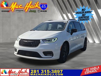 New 2025 Chrysler Pacifica Limited