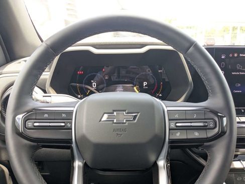 Used 2025 Chevrolet Colorado Trail Boss AWD/4WD image 18