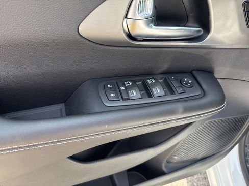 New 2027 Chrysler Pacifica Select FWD image 16