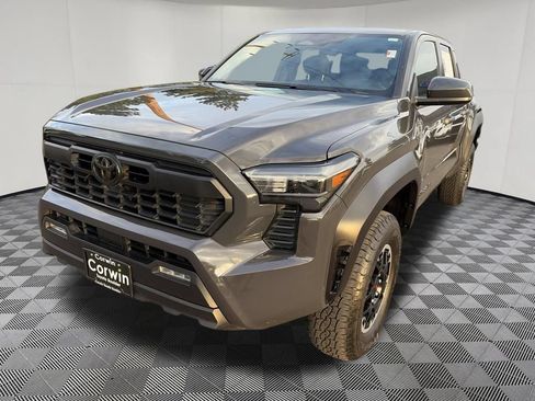 Used 2025 Toyota Tacoma TRD Off-Road AWD/4WD image 3