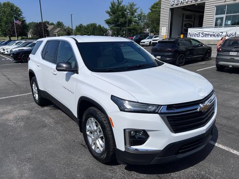 Used 2023 Chevrolet Traverse LS FWD image 11