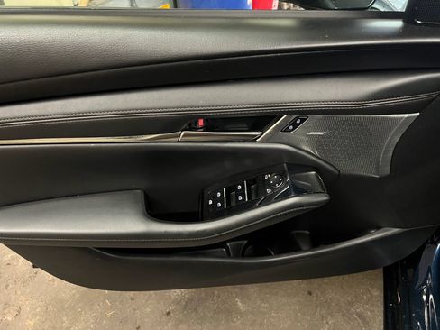 Used 2020 MAZDA MAZDA3 AWD Sedan w/ Preferred Package image 9
