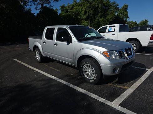 Used 2022 Nissan Frontier SV image 1