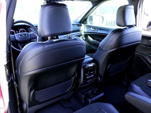 New 2025 Jeep Grand Cherokee L Altitude image 17